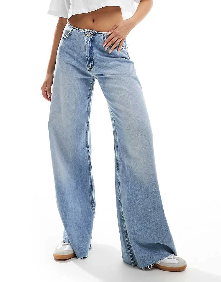 Pull&Bear Wide Fit Bow Detail Jeans In Mid Blue For Women - Image 2