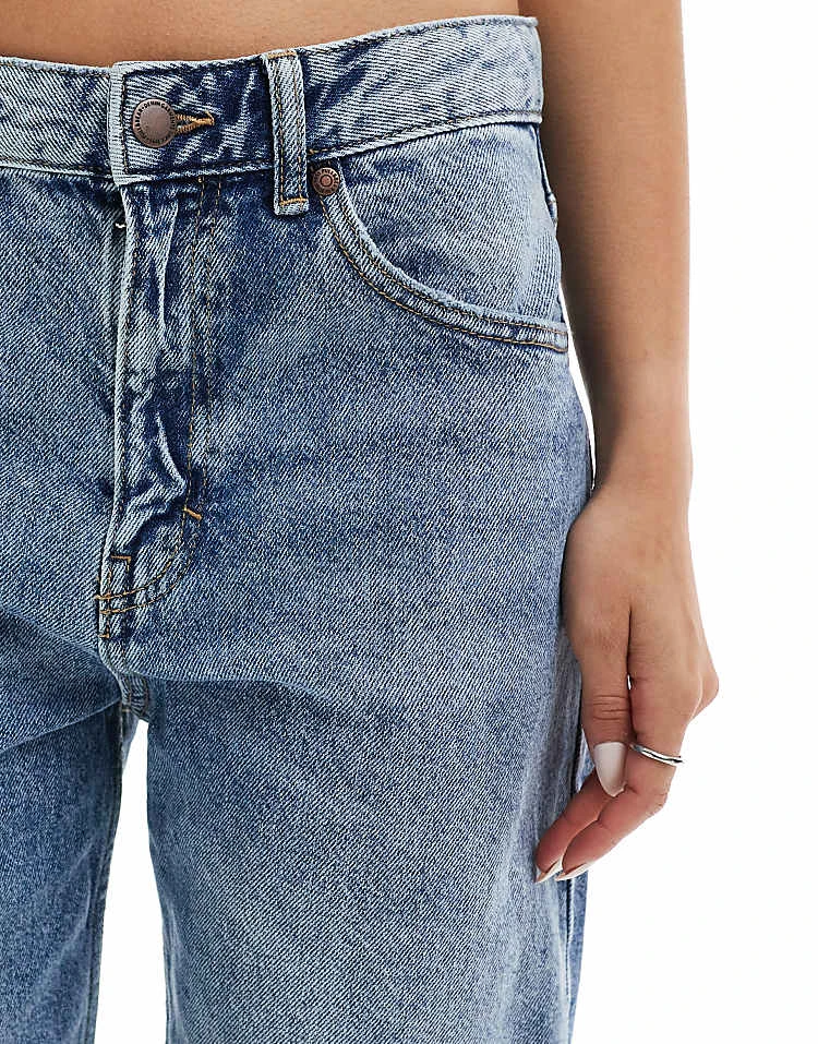 Pull&Bear Wide Leg Turn Up Jeans In Mid Blue For Women - Image 4