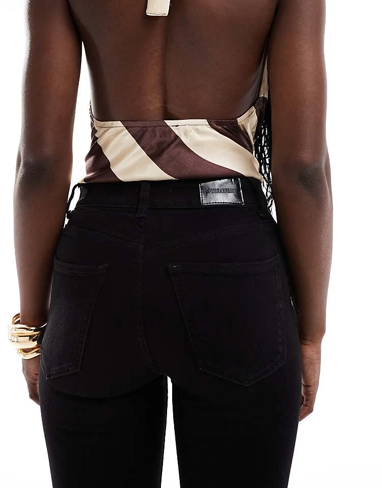 Pull&Bear Mid Rise Skinny Flare Jean In Black For Women - Image 4