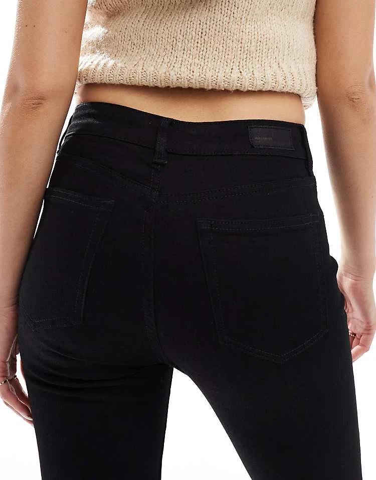 Pull&Bear Medium Rise Skinny Jeans In Black For Women - Image 4
