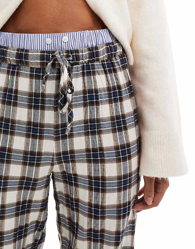 Pull&Bear Straight Leg Trousers With Boxer Waistband In Brown Check For Women - Image 3