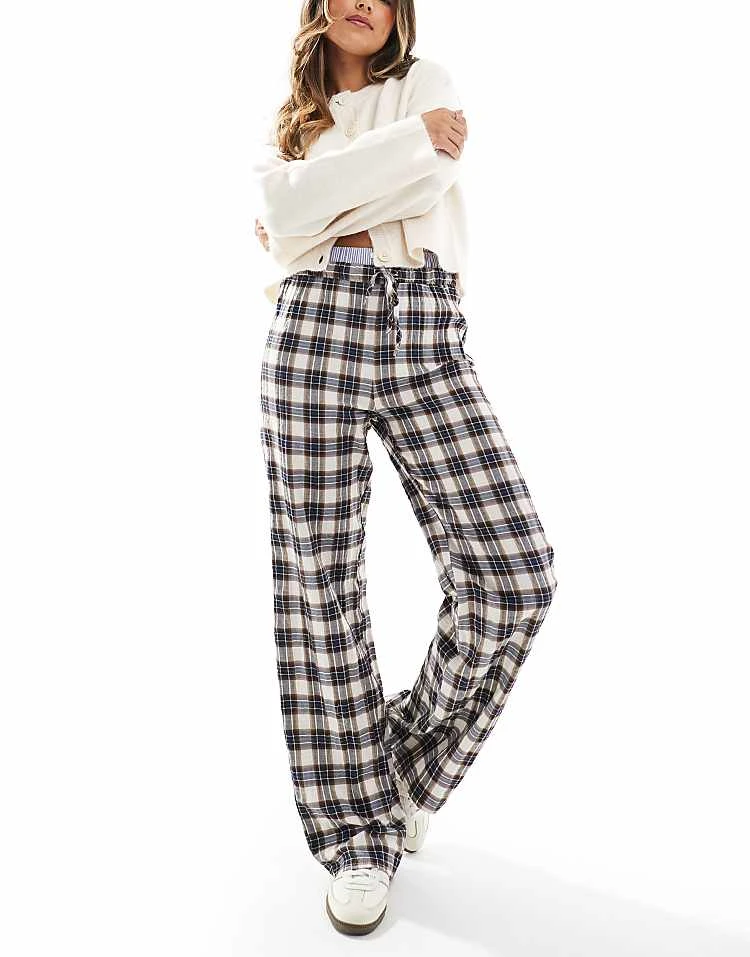 Pull&Bear Straight Leg Trousers With Boxer Waistband In Brown Check For Women - Image 5