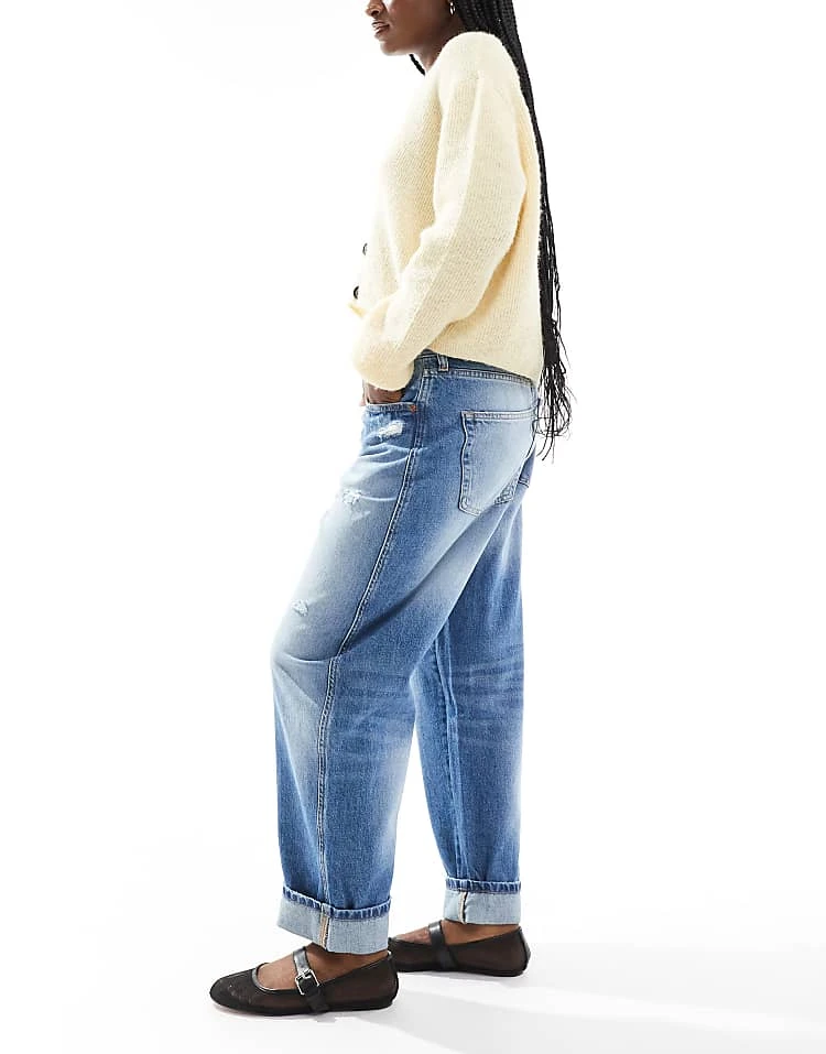 Pull&Bear Mid Rise Barrel Leg Jean In Medium Blue For Women - Image 4