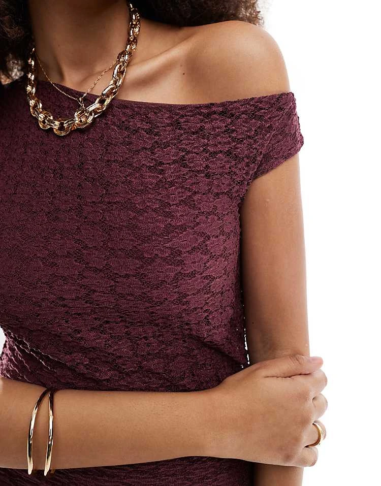 Pull&Bear Sleeveless Textured Lace Maxi Dress In Burgundy For Women - Image 4