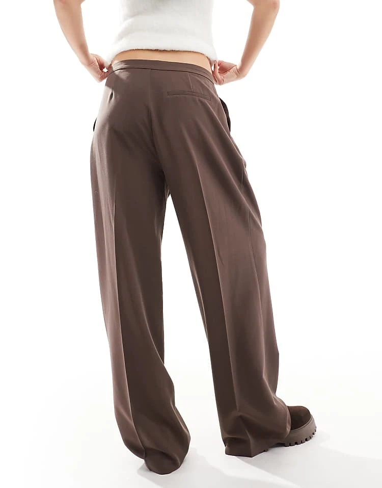 Pull&Bear Pleated Wide Leg Tailored Trouser In Brown For Women - Image 2