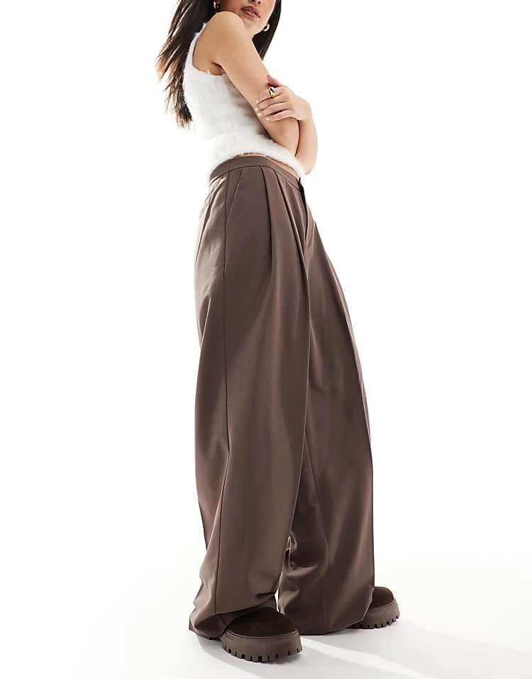 Pull&Bear Pleated Wide Leg Tailored Trouser In Brown For Women - Image 3