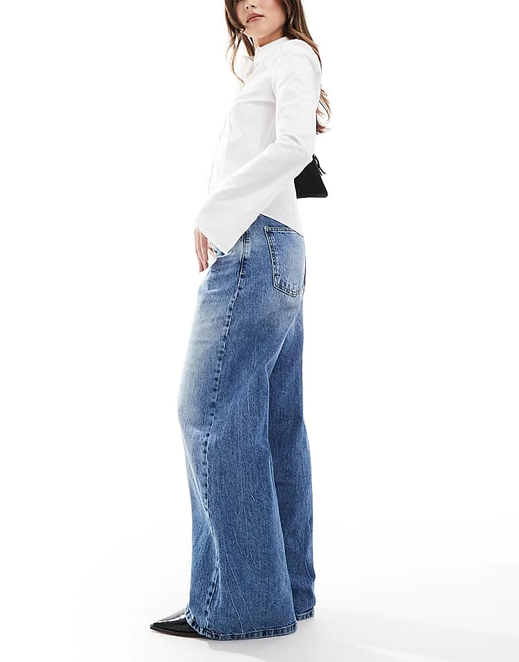 Pull&Bear Baggy Wide Leg Jean In Bleached Mid Blue For Women - Image 3