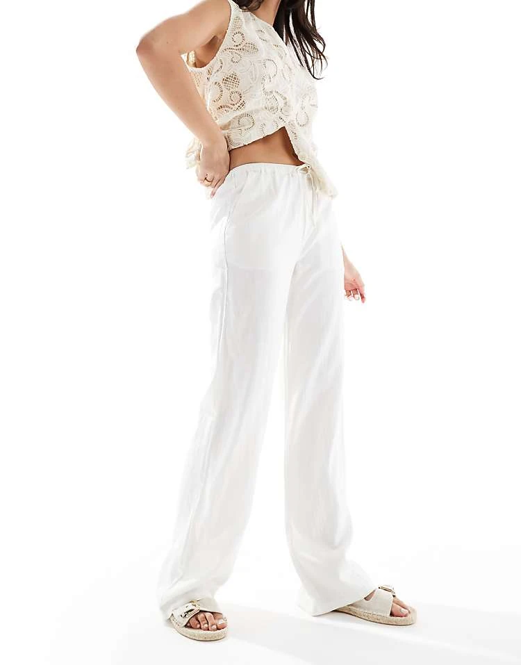 Pull&Bear High Waisted Linen Look Trousers In White For Women - Image 4