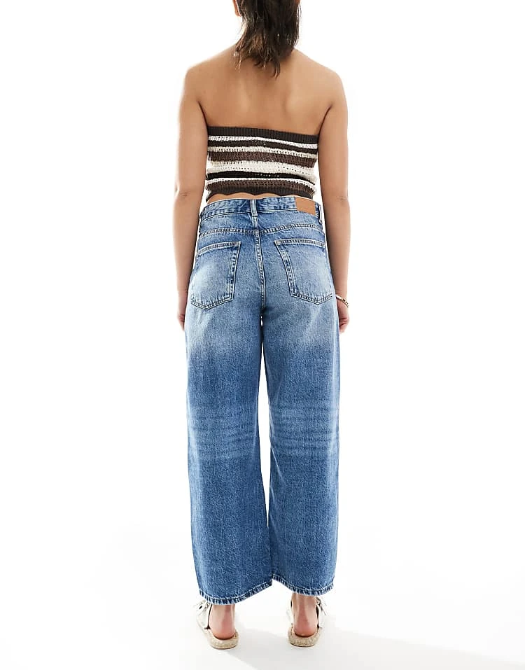 Pull&Bear Mid Rise Cropped Jean In Mid Blue For Women - Image 2