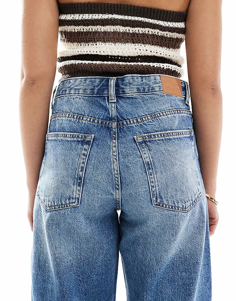 Pull&Bear Mid Rise Cropped Jean In Mid Blue For Women - Image 4