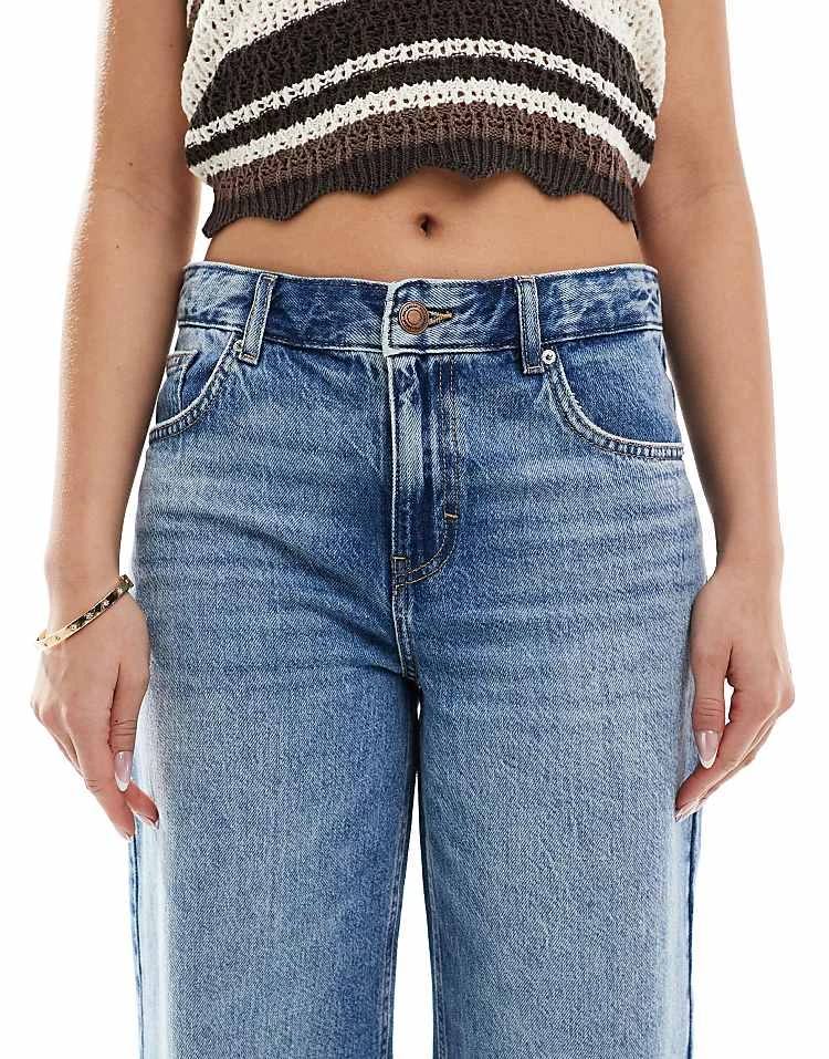 Pull&Bear Mid Rise Cropped Jean In Mid Blue For Women - Image 5